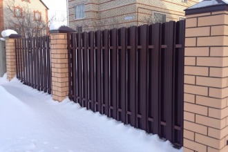 Забор из евроштакетника в шахматном порядке 30 метров фото в Лобне